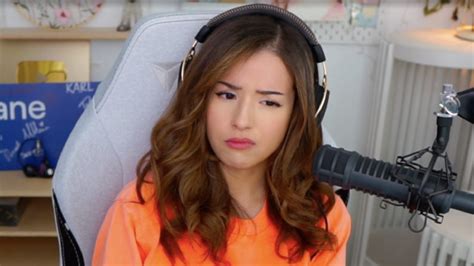 pokimane slip|Pokimane Risks Twitch Ban After Spicy Wardrobe。